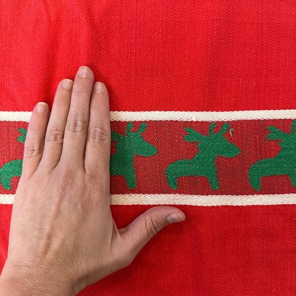 Vintage Christmas Tablecloth Reindeer Red Green Cotton 1987 Tag Textile 62 x 95 - Picture 11 of 11